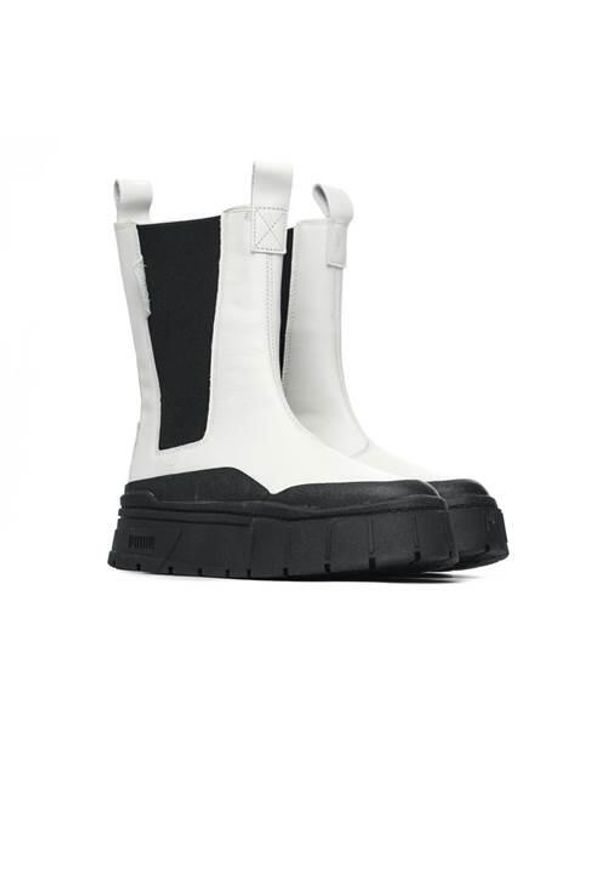 Buty do chodzenia damskie Puma Mayze Stack Chelsea Wns. Wysokość cholewki: za kostkę. Zapięcie: sznurówki. Kolor: biały. Materiał: guma, skóra, tkanina. Szerokość cholewki: normalna. Sport: turystyka piesza