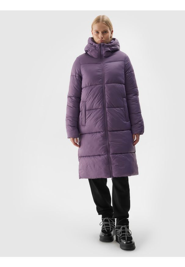 4f - 4F Długi płaszcz puchowy z syntetycznym wypełnieniem damski - fioletowy S. Okazja: na co dzień. Typ kołnierza: kaptur. Kolor: fioletowy. Materiał: syntetyk, puch. Długość: długie. Wzór: gładki. Sezon: zima. Styl: klasyczny, casual, sportowy