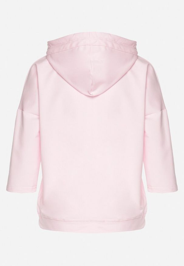 Born2be - Jasnoróżowa Bluza z Kapturem i Rękawami 3/4 Zdobiona Nadrukiem Saniriora. Typ kołnierza: kaptur. Kolor: różowy. Materiał: jeans. Wzór: nadruk, aplikacja. Styl: elegancki, klasyczny