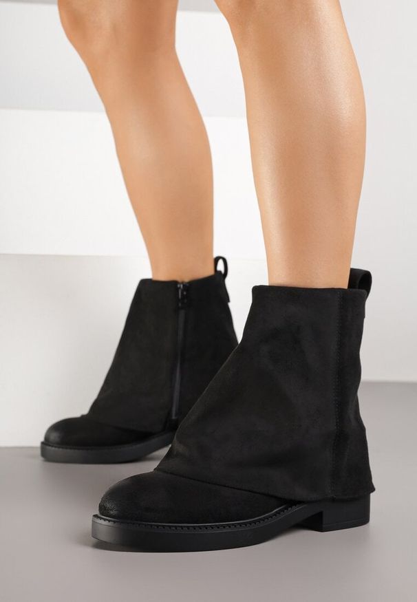 Renee - Czarne Botki z Imitacji Zamszu z Cholewką w Stylu Nogawki Rilavine. Okazja: na co dzień. Kolor: czarny. Materiał: zamsz. Szerokość cholewki: normalna. Styl: casual