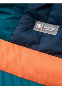 Ombre Clothing - Sportowa kolorowa kurtka męska w stylu retro – granatowo-pomarańczowa V3. Typ kołnierza: kołnierzyk stójkowy. Kolor: pomarańczowy. Materiał: guma, syntetyk, poliester, materiał. Wzór: kolorowy. Styl: retro, sportowy #6