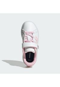 Adidas - Pantofelki dla dzieci adidas x Disney Minnie Mouse Grand. Kolor: biały, wielokolorowy, różowy. Wzór: motyw z bajki