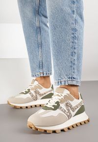 Renee - Beżowe Sneakersy Ozdobione Geometrycznym Motywem Annerie. Okazja: na co dzień. Kolor: beżowy. Materiał: jeans. Wzór: aplikacja, geometria