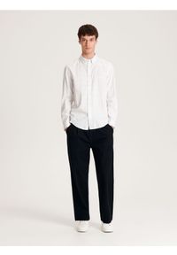 Reserved - Koszula regular fit w kratę - biały. Kolor: biały. Materiał: tkanina, bawełna