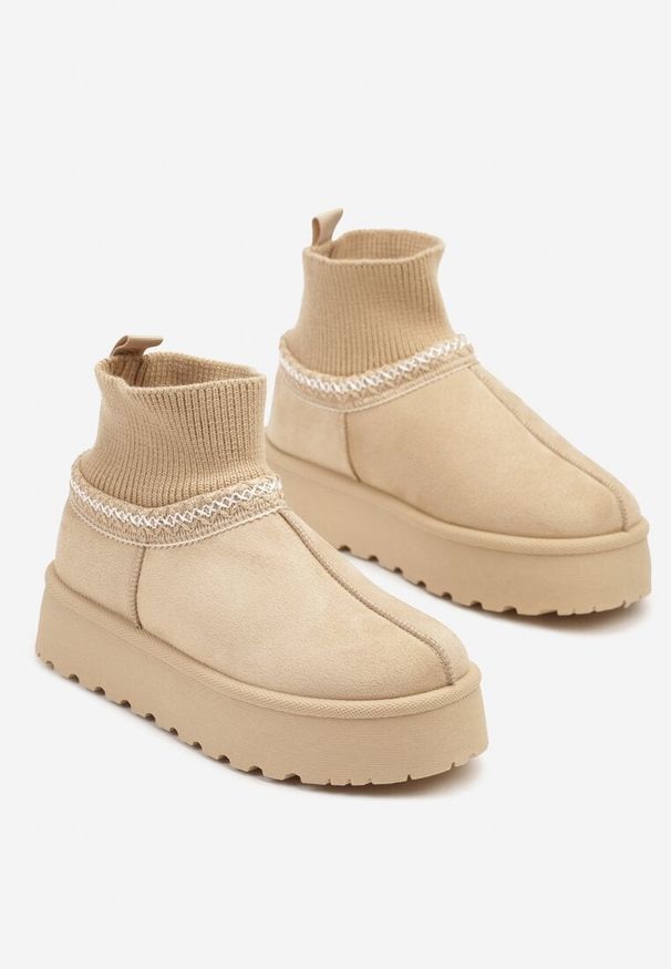 Renee - Beżowe Śniegowce na Platformie ze Skarpetową Cholewką Erevelis. Okazja: na co dzień, na spacer. Kolor: beżowy. Materiał: futro, jeans. Szerokość cholewki: normalna. Wzór: aplikacja. Sezon: zima. Obcas: na platformie. Styl: casual