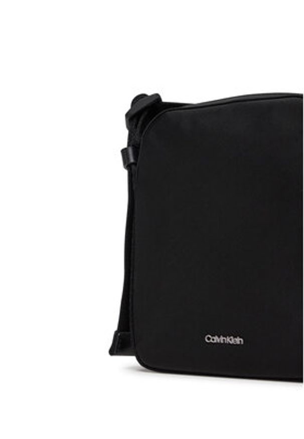Calvin Klein Saszetka Ck Ease Reporter S K50K512886 Czarny. Kolor: czarny. Materiał: materiał