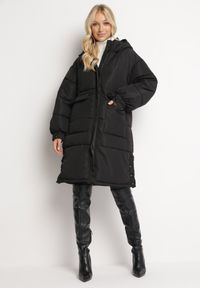Born2be - Czarna Kurtka Oversize do Kolana z Kapturem Mollo. Okazja: na co dzień. Typ kołnierza: kaptur. Kolor: czarny. Materiał: jeans, dzianina. Styl: casual, elegancki