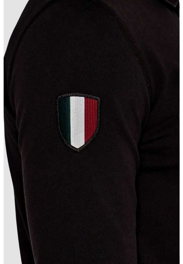 Aeronautica Militare - AERONAUTICA MILITARE Czarny męski longsleeve polo Piqué Patches. Typ kołnierza: polo. Kolor: czarny. Materiał: bawełna. Długość rękawa: długi rękaw. Wzór: aplikacja. Styl: klasyczny
