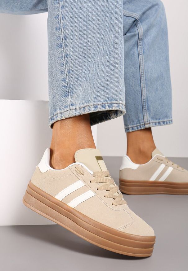 Renee - Beżowe Klasyczne Sneakersy na Niewysokiej Platformie Terilee. Nosek buta: okrągły. Zapięcie: sznurówki. Kolor: beżowy. Materiał: nubuk, syntetyk. Obcas: na platformie. Wysokość obcasa: niski