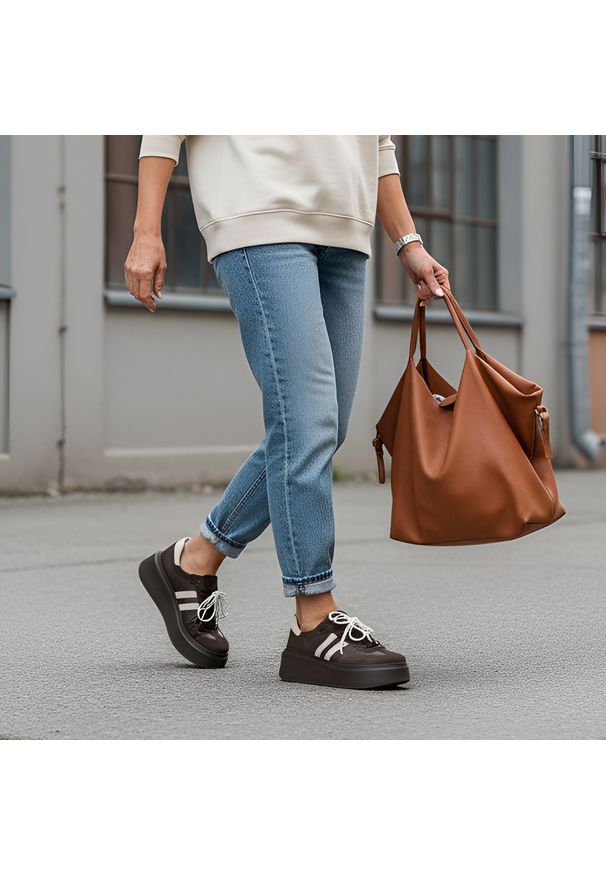 Sneakersy damskie Armodo, na wysokiej platformie i sznurowane z wygodnymi wkładkami, czekolada, N1068S10. Zapięcie: pasek. Kolor: brązowy. Materiał: zamsz, skóra, jeans. Obcas: na platformie. Styl: sportowy, retro