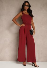 Renee - Bordowy Elegancki Kombinezon Ozdobiony Paskiem z Klamrą Dolanela. Okazja: na co dzień. Kolor: czerwony. Wzór: aplikacja. Styl: elegancki