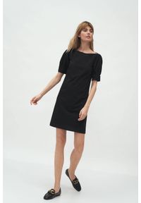 Nife - Czarna koktajlowa sukienka mini z bufiastymi rękawami. Typ kołnierza: dekolt w łódkę. Kolor: czarny. Materiał: elastan. Typ sukienki: proste. Styl: wizytowy. Długość: mini #1
