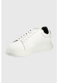 Emporio Armani sneakersy skórzane kolor biały. Nosek buta: okrągły. Zapięcie: sznurówki. Kolor: biały. Materiał: skóra