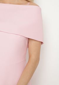 Born2be - Różowa Sukienka o Rozkloszowanym Kroju na Ramiączkach z Wywijanym Dekoltem Jenathia. Okazja: na studniówkę, na ślub cywilny, na wesele, na imprezę. Kolor: różowy. Długość rękawa: na ramiączkach #6