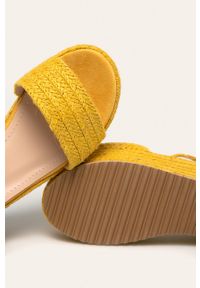 ANSWEAR - Answear - Sandały Mulanka. Zapięcie: klamry. Kolor: żółty. Materiał: syntetyk, materiał, guma. Obcas: na platformie. Wysokość obcasa: bez obcasa #3