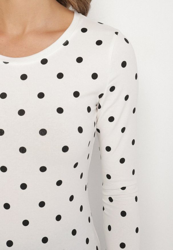 Born2be - Biała Bawełniana Bluzka w Kropki Semarrie. Okazja: na co dzień. Kolor: biały. Materiał: bawełna. Wzór: kropki. Styl: casual, klasyczny