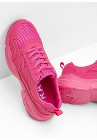 bonprix - Sneakersy chunky z siateczkową wstawką. Kolor: różowy. Materiał: materiał #2
