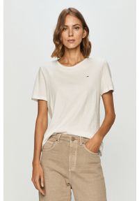 Tommy Jeans - T-shirt. Okazja: na co dzień. Kolor: biały. Materiał: bawełna, dzianina. Wzór: gładki. Styl: casual #1