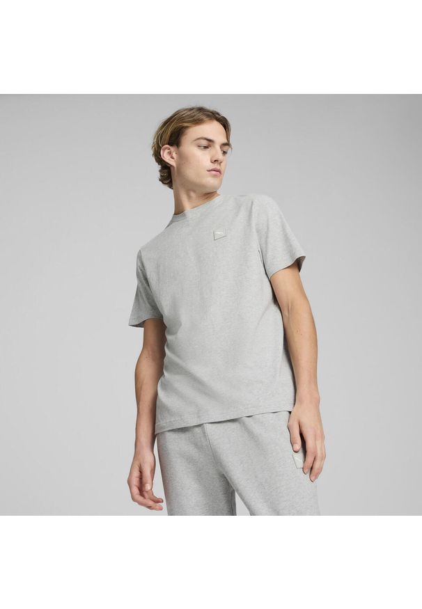Puma - Męska koszulka Essentials Elevated PUMA Light Gray Heather. Kolor: wielokolorowy, czarny, szary. Wzór: aplikacja, haft