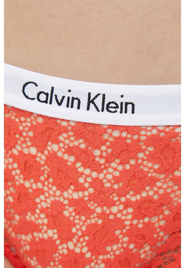 Calvin Klein Underwear brazyliany kolor czerwony z koronki. Kolor: czerwony. Materiał: koronka. Wzór: koronka