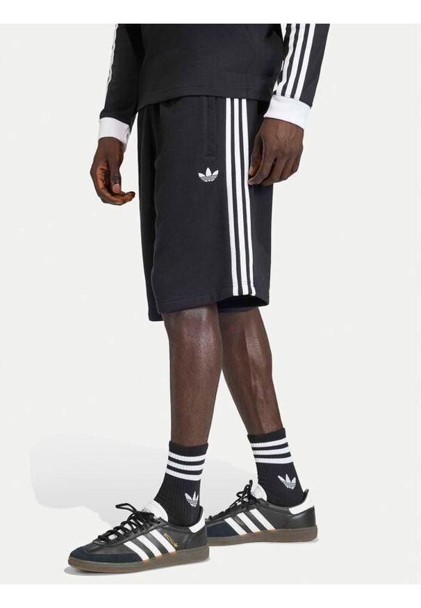 Adidas - adidas Szorty sportowe 3-Stripes KE3566 Czarny Regular Fit. Kolor: czarny. Materiał: bawełna. Styl: sportowy