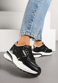 Renee - Czarne Sneakersy na Platformie ze Wstawkami z Plecionki Ninatia. Okazja: na co dzień. Kolor: czarny. Materiał: jeans. Obcas: na platformie. Wysokość obcasa: średni