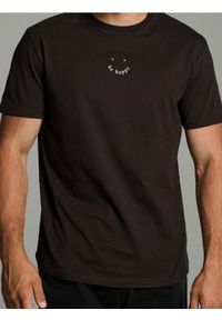 Sinsay - Bawełniana koszulka z nadrukiem - brązowy. Kolor: brązowy. Materiał: bawełna. Wzór: nadruk #1