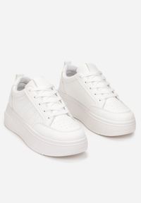 Renee - Białe Sneakersy Sznurowane na Platformie Kior. Kolor: biały. Obcas: na platformie #3