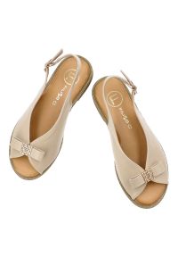 Sandały damskie Filippo, cholewka ze skóry ekologicznej zapinane na sprzączkę z elegancką kokardką, beżowe, DS7923/26. Zapięcie: sprzączka. Kolor: beżowy. Materiał: skóra ekologiczna. Styl: elegancki #3