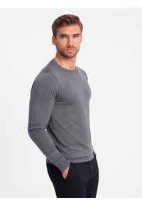 Ombre Clothing - Klasyczny sweter męski z wiskozą BASIC z okrągłym dekoltem – szary melanż V1 - Rozmiar: S. Okazja: na spotkanie biznesowe, do pracy, na co dzień. Kolor: szary. Materiał: wiskoza. Wzór: melanż. Styl: klasyczny