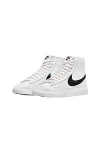 Buty do chodzenia damskie Nike 101 Blazer Mid 77 Next Nature. Wysokość cholewki: za kostkę. Zapięcie: sznurówki. Kolor: biały. Materiał: guma, materiał, skóra, syntetyk. Szerokość cholewki: normalna. Sport: turystyka piesza