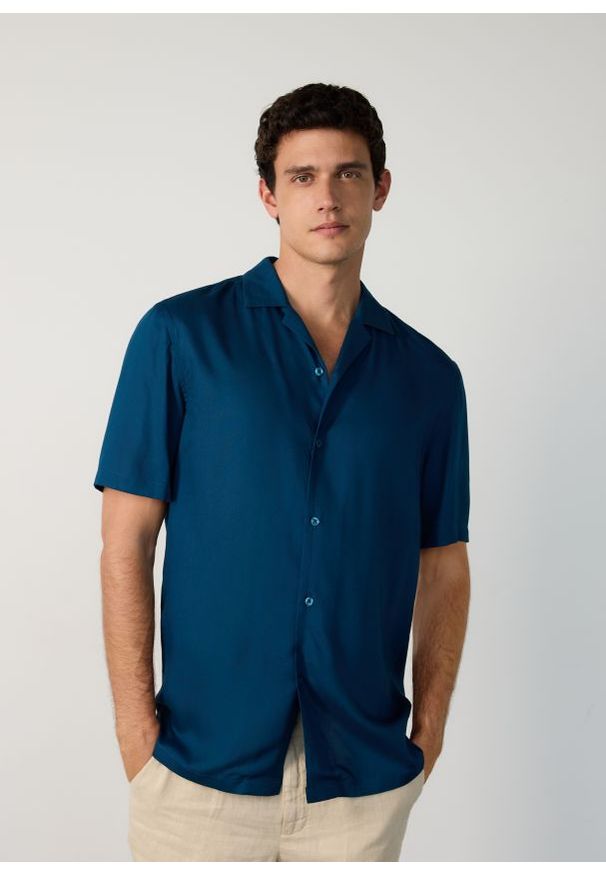 Reserved - Koszula regular fit z wiskozy - granatowy. Kolor: niebieski. Materiał: wiskoza