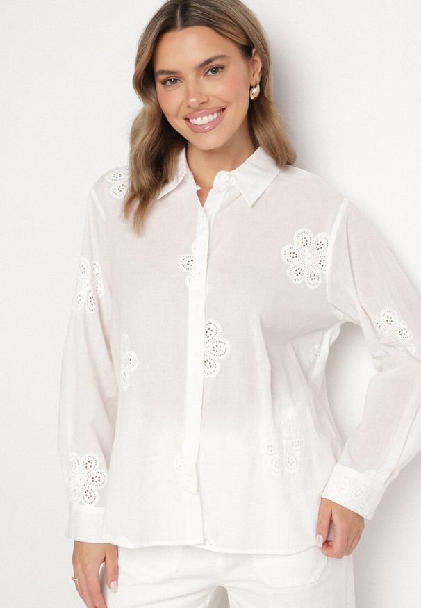 Born2be - Biała Bawełniana Koszula z Ażurowym Wzorem Cornelva. Okazja: na co dzień. Kolor: biały. Materiał: bawełna. Wzór: ażurowy. Styl: casual, elegancki