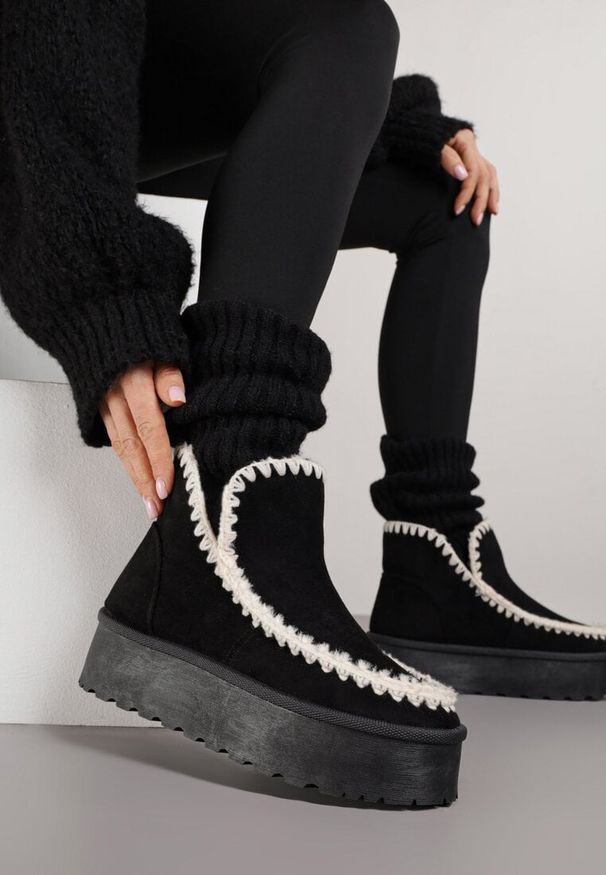 Born2be - Czarne Śniegowce na Grubej Podeszwie z Haftem Maretusa. Okazja: na co dzień. Kolor: czarny. Materiał: jeans. Wzór: haft. Styl: casual, klasyczny