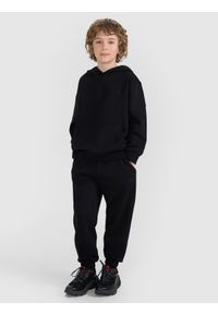 4f - 4F Spodnie dresowe joggery chłopięce - czarne 134 (8-9 lat). Okazja: na co dzień. Kolor: czarny. Materiał: dresówka. Wzór: gładki, ze splotem. Sezon: lato. Styl: casual, sportowy #1