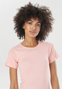 Born2be - Różowy T-shirt Phereisis. Okazja: na co dzień. Kolor: różowy. Materiał: jeans. Wzór: aplikacja. Styl: casual, elegancki