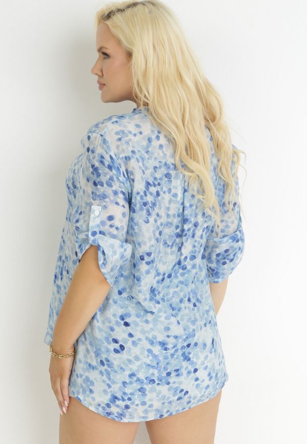 Born2be - Jasnoniebieska Transparentna Bluzka z Rękawami 3/4 i Rozszerzanym Dołem Jenniffi. Kolekcja: plus size. Kolor: niebieski. Sezon: lato, wiosna