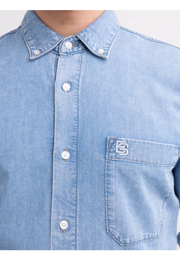 Big-Star - Koszula męska z imitacji jeansu niebieska Jason 147. Okazja: na co dzień. Kolor: niebieski. Materiał: jeans. Wzór: haft. Sezon: lato. Styl: klasyczny, casual