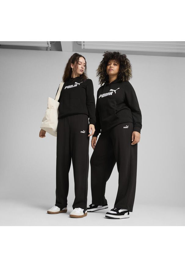 Puma - Damskie spodnie z prostymi nogawkami i małym logo No. 1 ESS Comfort PUMA Black. Kolor: czarny, wielokolorowy. Wzór: haft. Sport: turystyka piesza
