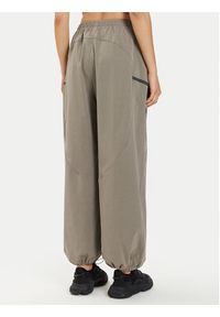 Under Armour Spodnie dresowe Ua Unstoppable Airvent Parachute Pant 1382740-200 Szary Loose Fit. Kolor: szary. Materiał: syntetyk #4
