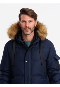 Ombre Clothing - Długa ciepła kurtka męska z kapturem typu parka – granatowa V1 OM-JALJ-0182 - XXL. Typ kołnierza: kaptur. Kolor: niebieski. Materiał: materiał, syntetyk. Długość: długie. Wzór: ze splotem, aplikacja. Styl: elegancki #6