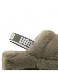 Ugg - UGG - Oliwkowe klapki Fluff Yeah Slide. Nosek buta: otwarty. Zapięcie: pasek. Kolor: zielony. Materiał: bawełna #2