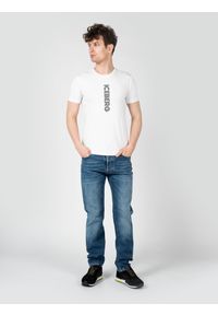 Iceberg T-Shirt "C-Neck" | F013639A | Mężczyzna | Biały. Okazja: na co dzień. Kolor: biały. Materiał: bawełna, elastan. Wzór: nadruk. Styl: casual, elegancki