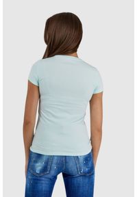 Guess - GUESS Błękitny t-shirt damski z metalicznym logo i cyrkoniami. Typ kołnierza: dekolt w serek. Kolor: niebieski. Materiał: bawełna