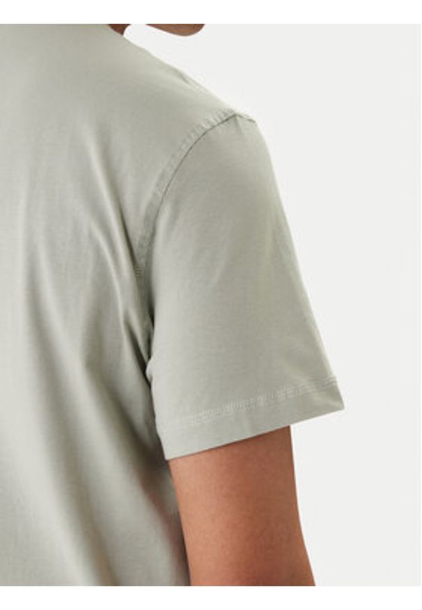 Guess T-Shirt M6GI16 K3032 Zielony jasny Regular Fit. Kolor: zielony. Materiał: bawełna