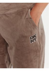 DKNY Sport Spodnie dresowe DP5P3710 Beżowy Regular Fit. Kolor: beżowy. Materiał: syntetyk #2