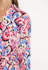 Born2be - Różowo-Niebieska Koszulowa Sukienka z Wiązanym Paskiem Veronices. Kolor: różowy. Materiał: materiał. Długość rękawa: długi rękaw. Wzór: aplikacja. Typ sukienki: koszulowe. Długość: maxi #3