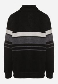 Born2be - Czarny Elegancki Kardigan z Wełną o Klasycznym Kroju ze Stójką Zairael. Okazja: na co dzień. Typ kołnierza: kołnierzyk stójkowy. Kolekcja: plus size. Kolor: czarny. Materiał: wełna. Wzór: paski. Styl: klasyczny, elegancki #4