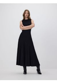 Reserved - Sukienka maxi z plisowaniem - czarny. Kolor: czarny. Materiał: dzianina, wiskoza. Długość: maxi #1