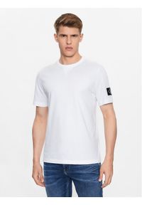 Calvin Klein Jeans T-Shirt J30J323484 Biały Regular Fit. Kolor: biały. Materiał: bawełna